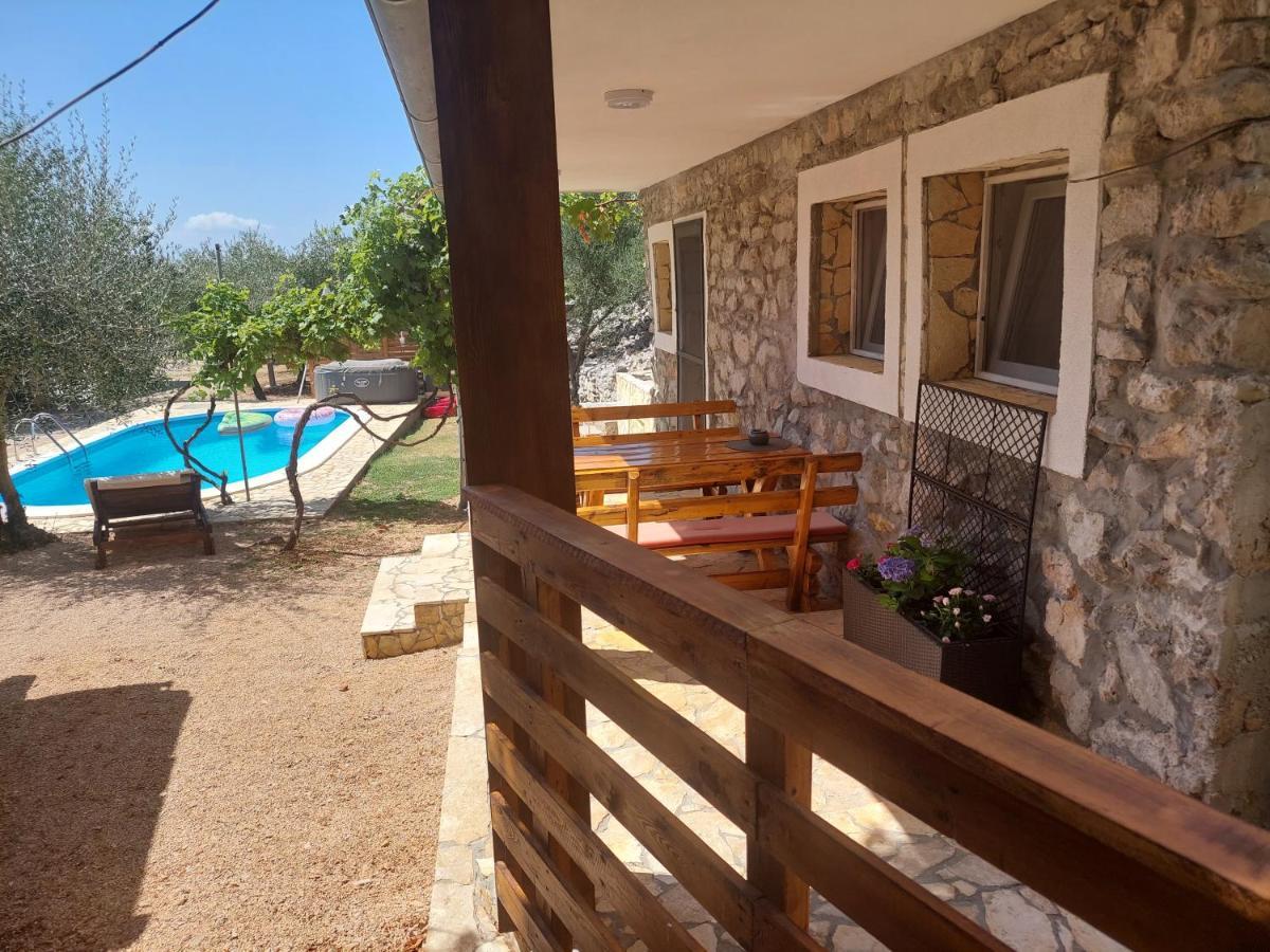 Holiday House Pulina 푸나트 외부 사진